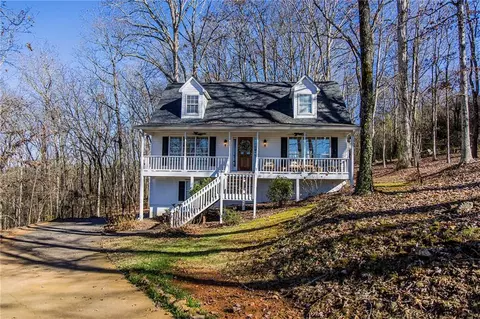 17 Mountain Trail Ct, Cartersville, GA 30120