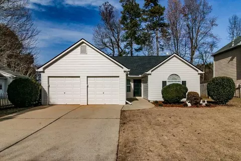 2690 Lake Park Bnd, Acworth, GA 30101