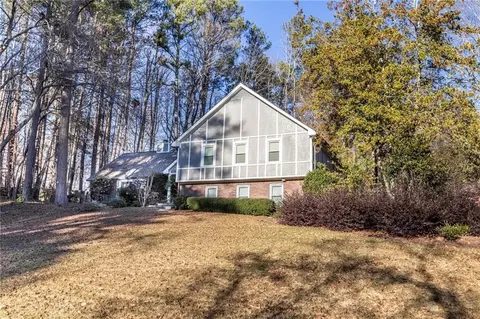 183 Oak Knoll Ct SE, Smyrna, GA 30082