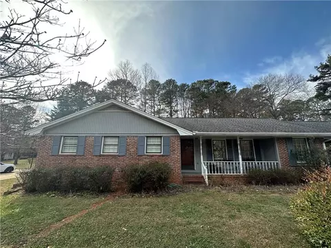 699 Rollingwood Dr, Stone Mountain, GA 30087