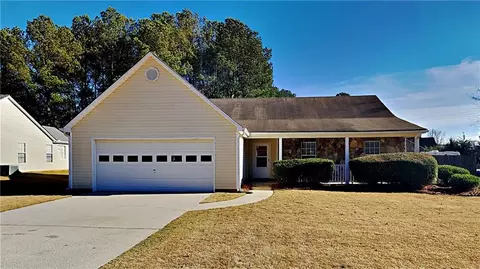 4310 Brookridge Dr, Loganville, GA 30052