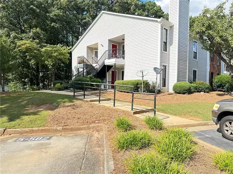 580 Windchase Ln, Stone Mountain, GA 30083