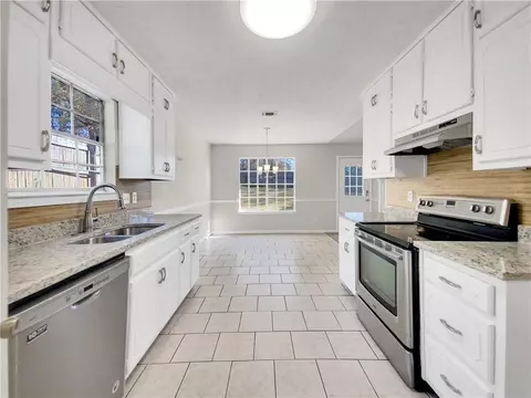 6130 Amberly Rd, Rex, GA 30273 photo 6