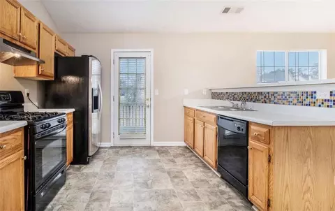 10700 Barberry Dr, Hampton, GA 30228 photo 4