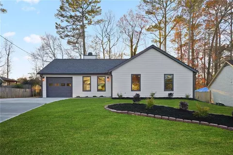 946 Worcester Pl NW, Lilburn, GA 30047