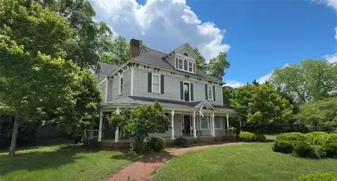 111 College St, Adairsville, GA 30103