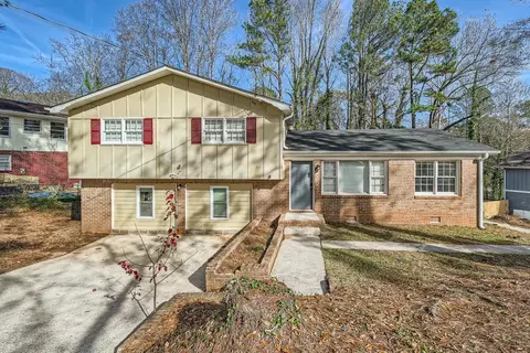 795 Needle Rock Dr, Stone Mountain, GA 30083