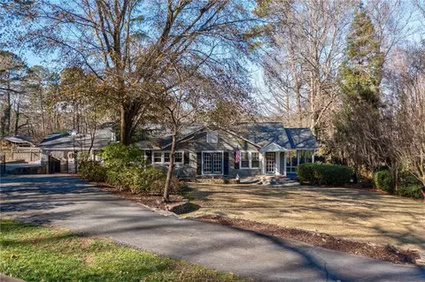2579 W Fontainebleau Ct, Dunwoody, GA 30360