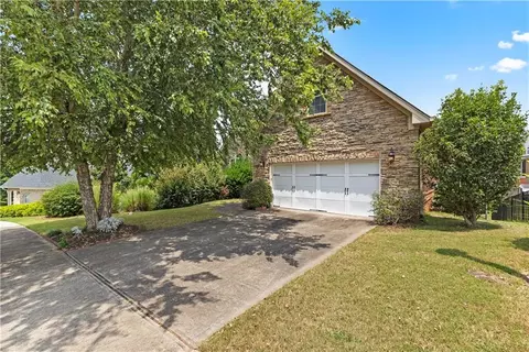 9115 Golfview Cir, Covington, GA 30014 photo 2