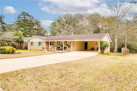 1086 Strawberry Ln, Ellenwood, GA 30294