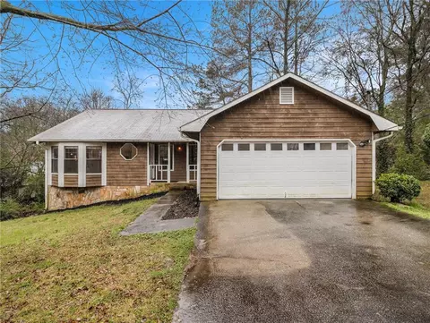 625 Woodsong Ln, Stone Mountain, GA 30087