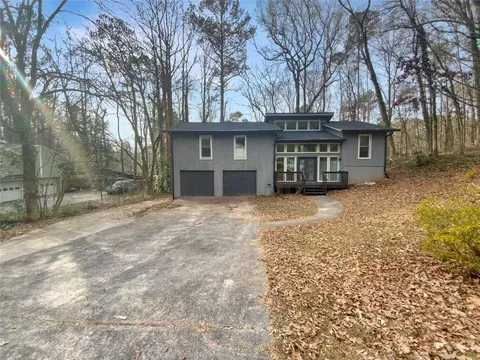 3135 Wayward Dr, Marietta, GA 30066