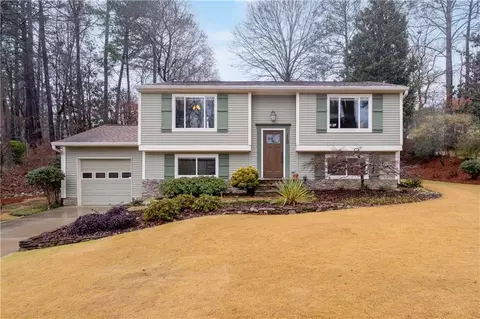 110 Roswell Farms Cir, Roswell, GA 30075
