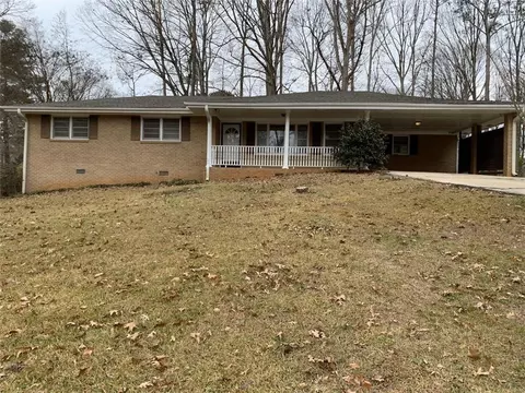 3293 N Creekview Dr, Lawrenceville, GA 30044