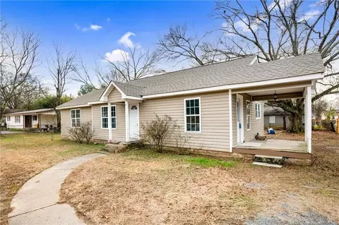 323 Peters St, Calhoun, GA 30701