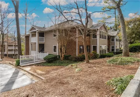 302 Barrington Hills Dr, Sandy Springs, GA 30350