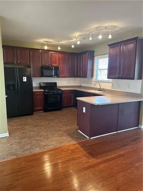 305 Emerson Trl, Covington, GA 30016 photo 2
