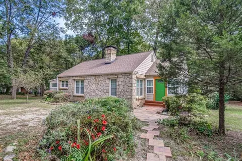 6018 Rockbridge Rd, Stone Mountain, GA 30087