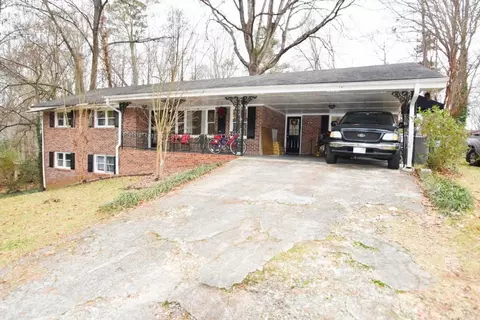 3303 N Creekview Dr, Lawrenceville, GA 30044