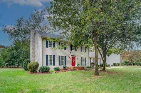 2442 Meadowglen Trl, Snellville, GA 30078