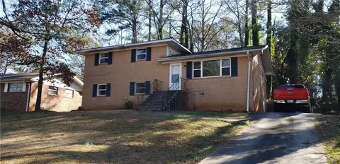 2138 Kilarney Rd, Decatur, GA 30032