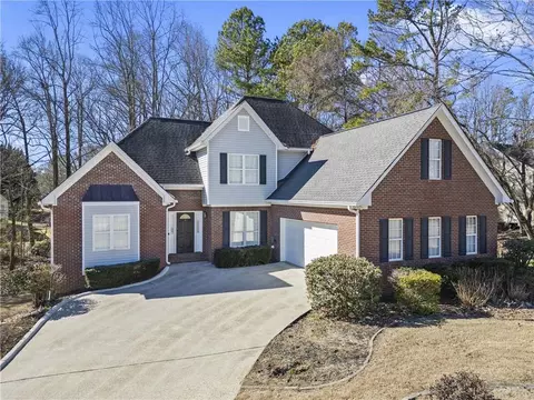 172 E Castle View Dr, Braselton, GA 30517