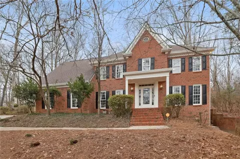 150 River Lake Ct, Roswell, GA 30075