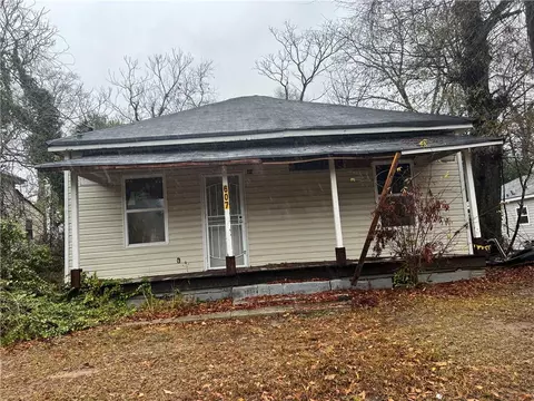 607 E Solomon St, Griffin, GA 30223