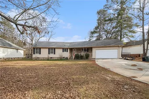 1730 Honeybee Creek Dr, Griffin, GA 30224