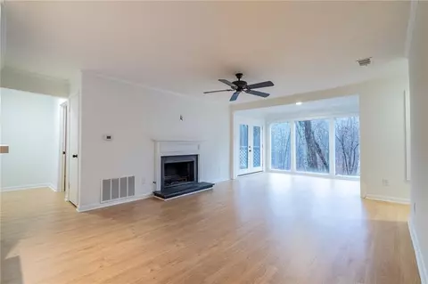 1009 Vicksburg Pl #1009, Sandy Springs, GA 30350