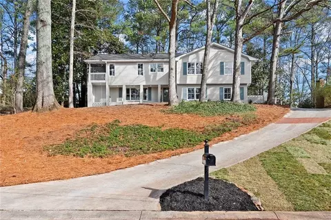 3987 Bonnington Ct, Chamblee, GA 30341 photo 2