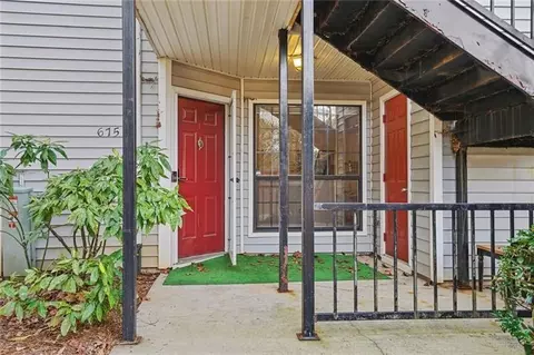 675 Windchase Ln, Stone Mountain, GA 30083
