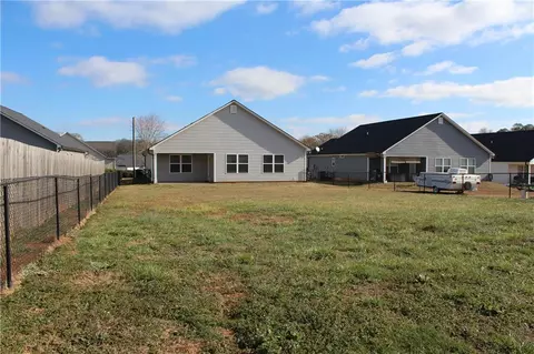 54 Crest View Dr, Carnesville, GA 30521 photo 2