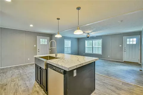 Kitchen - 579 Highway 63 Cir, Commerce, GA 30529 photo 5 of 5