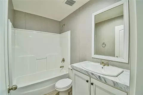 Bath - 579 Highway 63 Cir, Commerce, GA 30529 photo 5 of 5