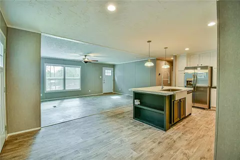 Kitchen - 579 Highway 63 Cir, Commerce, GA 30529 photo 3 of 5