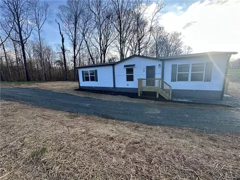 Exterior - 579 Highway 63 Cir, Commerce, GA 30529 photo 2 of 13