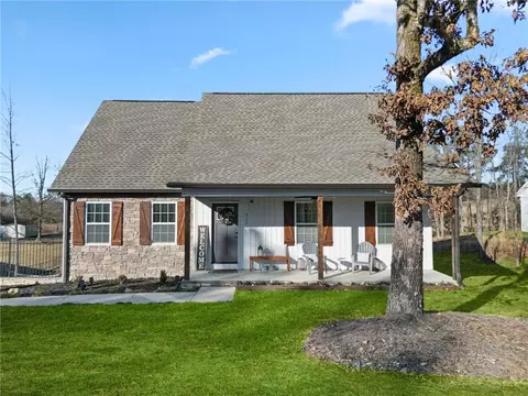 327 Oakland Dr SE, Calhoun, GA 30701
