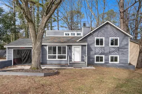 5339 Kinsdale Ln, Stone Mountain, GA 30088