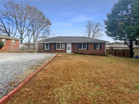150 Mcconnell Dr, Lawrenceville, GA 30046