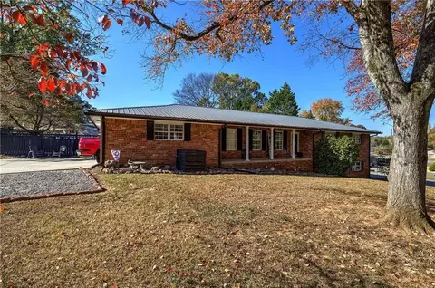 10 Greenbriar Ave, Cartersville, GA 30120
