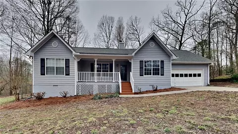 180 Southridge Dr, Locust Grove, GA 30248