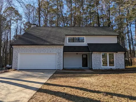 1094 Chapman Cir, Stone Mountain, GA 30088