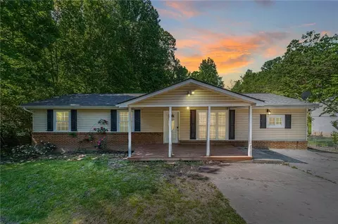 2836 Six Gun Dr, Gainesville, GA 30507
