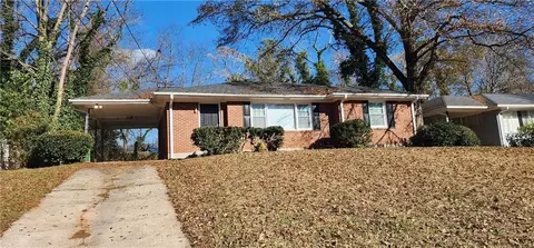 2862 Laguna Dr, Decatur, GA 30032