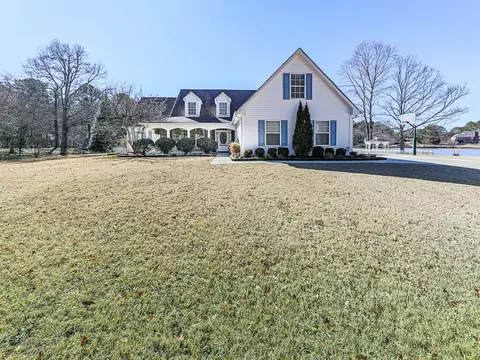 64 Woodcrest Dr, Sharpsburg, GA 30277