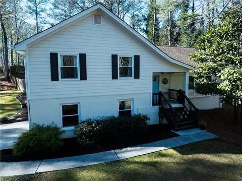 1140 Wordsworth Dr, Roswell, GA 30075
