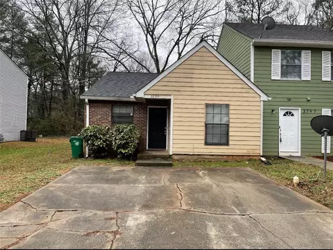 3799 Travis Trce, Decatur, GA 30032