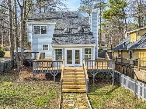 640 Lake Dr, Snellville, GA 30039