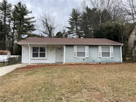 5330 Tracey Dr, Stone Mountain, GA 30088